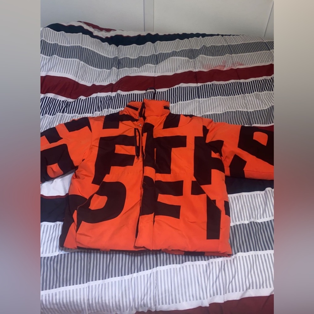 Selling my FTP snowboarding jacket size Large